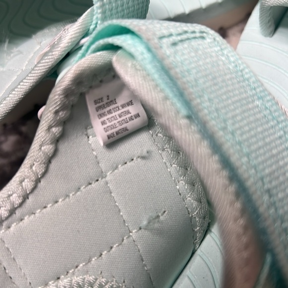 NWT Girls Cat & Jack Velcro Sandals - Picture 3 of 5